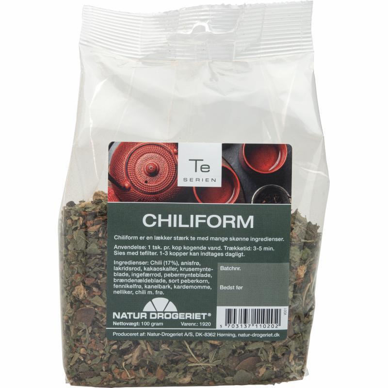 Oplev styrken af Natur-Drogeriet Chili Form - 100 g, en kraftfuld blanding, der bringer en intens smagsoplevelse til dine retter. Chili er kendt for sin evne til at varme både krop og sjæl, og denne variant fremhæver dens naturlige egenskaber særligt godt. Den er perfekt til marinader, saucer eller som krydderi i gryderetter og tilføjer et stærkt kick, der kan løfte ethvert måltid. Giv dine retter dybde og karakter med denne velsmagende chili.

- Intens og krydret smag
- Velegnet til en bred vifte af retter
- Naturlige ingredienser
- Bidrager til en spændende madoplevelse
- 100 g til langvarig brug
- Let at inkludere i din daglige madlavning
