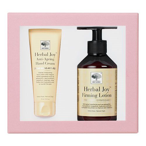 Se New Nordic Herbal Joy Gaveæske - Herbal Joy Hand Cream 75 ml+ Firming Lotion 250 ml hos Duft og Natur