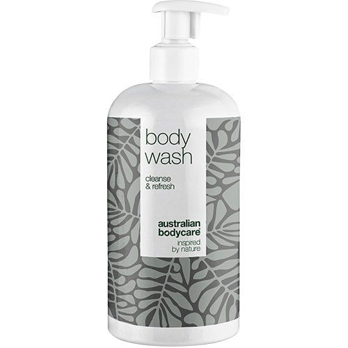 <p>Australian Bodycare Body Wash 500 ml er en flydende kropsrens formuleret til daglig brug. Produktet er beregnet til at rense huden og er velegnet til alle hudtyper. Den indeholder formuleringer, der effektivt fjerner overskydende olie og renser porerne, hvilket er vigtigt for at opretholde en frisk og ren hud. Den er designet til at blive påført på fugtig hud, masseres forsigtigt ind og skyllet af med vand. Den er en simpel, renrengørende formulering.</p>

<ul>
  <li>Form: Flydende kropsrens</li>
  <li>Indhold: Specifikke formuleringer til kropsrensning</li>
  <li>Anvendelse: Velegnet til daglig brug og til håndvask</li>
  <li>Egenskaber: Fjerner overskydende olie, renser porerne</li>
  <li>Brug: Kan anvendes før hårfjerning</li>
  <li>Teknisk Egenskab:  Er formuleret til at bevare hudens naturlige balance.</li>
</ul>